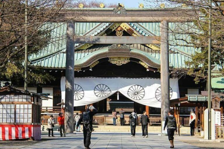 Yasukuni Shrine – Dalton Hogarth Tokyo Japan